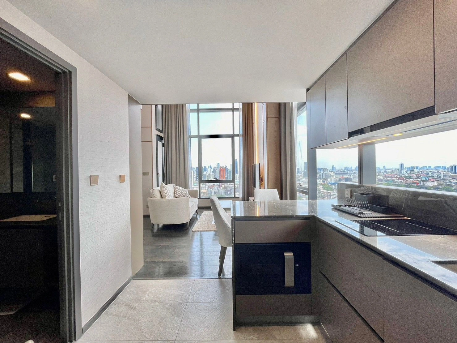 เช่าคอนโด1 Bedroom Loft / DuplexConner Ratchathewi