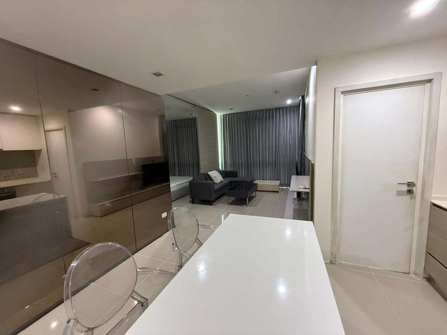 Condo 1bed 1bath - Thumbnail 3