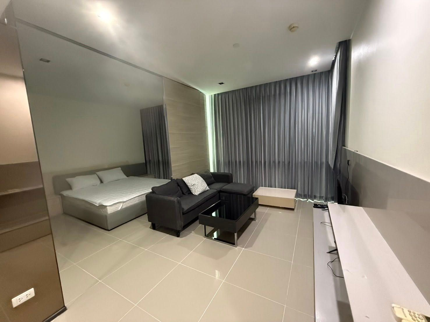 Condo 1bed 1bath - Thumbnail 5