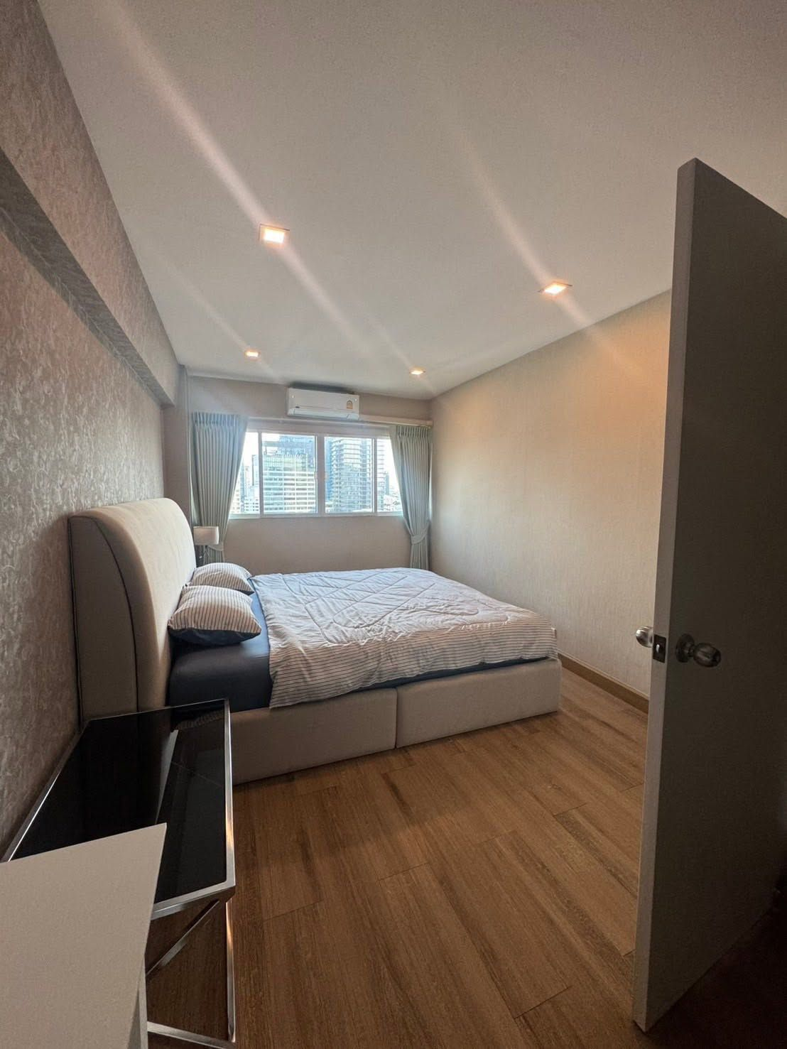 Condo 1bed 1bath - Thumbnail 2