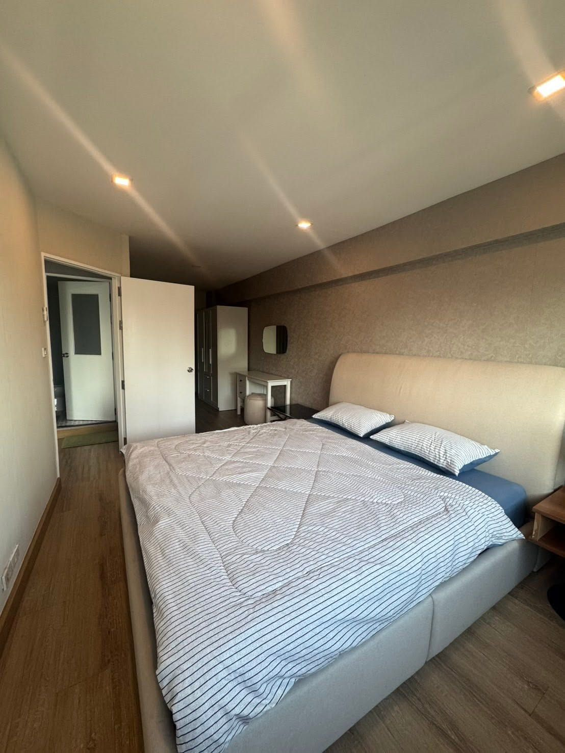 Condo 1bed 1bath - Thumbnail 7