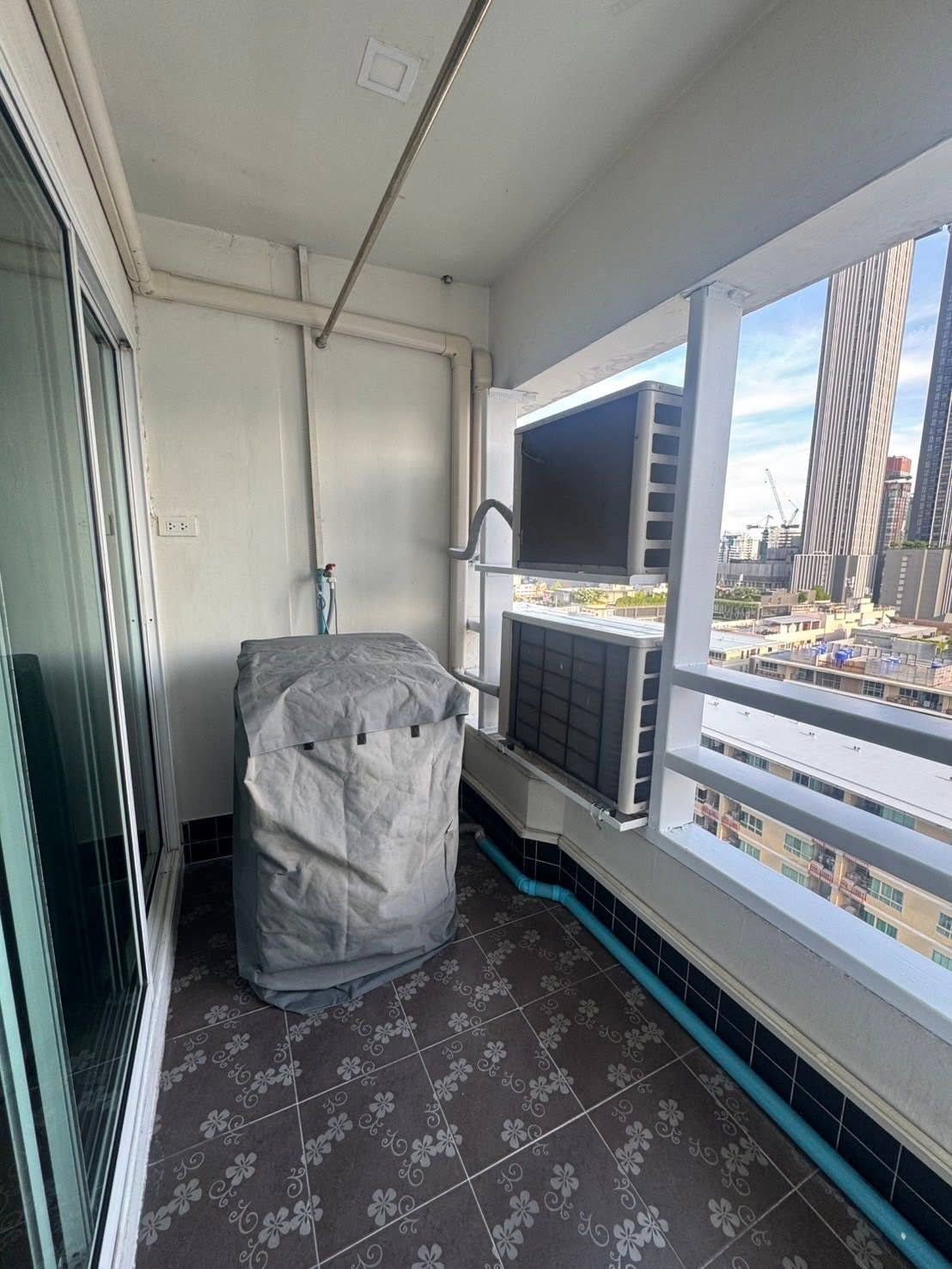 Condo 1bed 1bath - Thumbnail 5