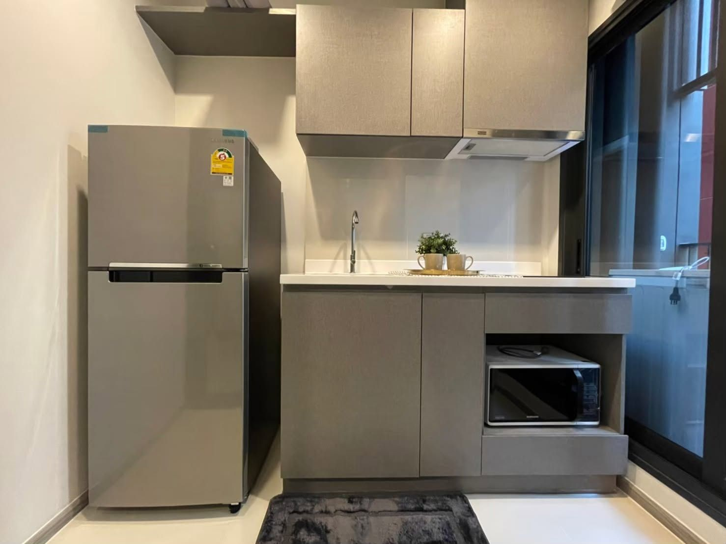 Condo 1bed 1bath - Thumbnail 5