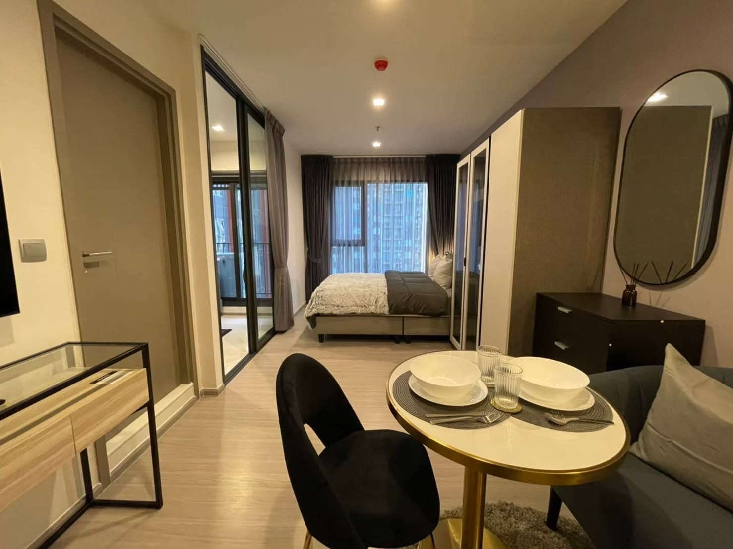 Condo 1bed 1bath - Thumbnail 4